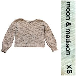 Moon & Madison Women's Light Blush Pink Knit V-Neck Slightly Cropped Sweater